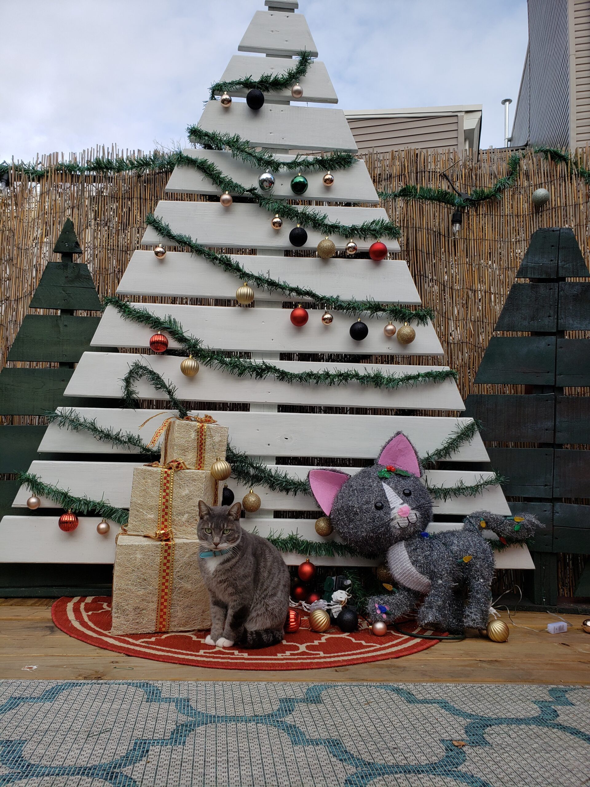 Giant Scrap wood christmas tree - cat in front